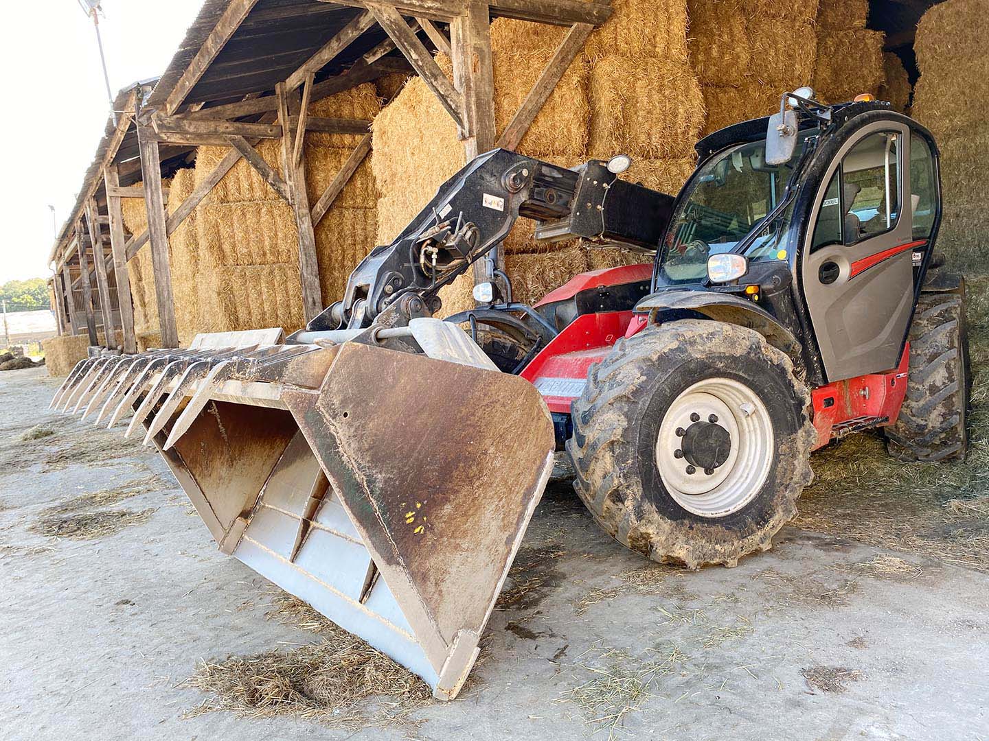 Silage loader in a shed