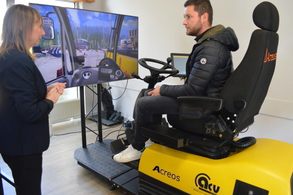 The tractor driving simulator of the company Acréos for a 4.0 training at the Lycée Pommerit